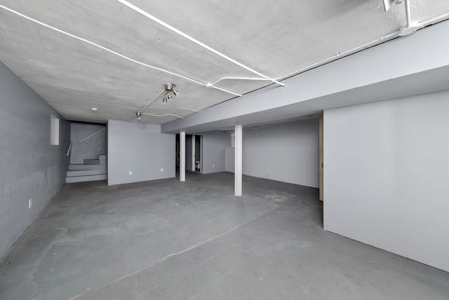 7643 S Paxton Avenue, Chicago, IL 60649