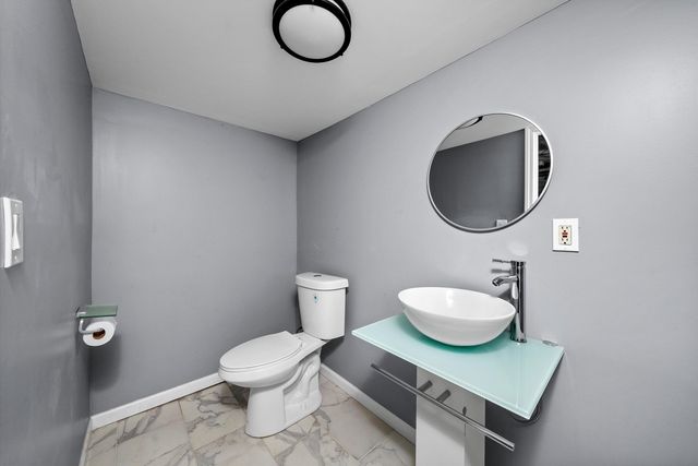 7643 S Paxton Avenue, Chicago, IL 60649