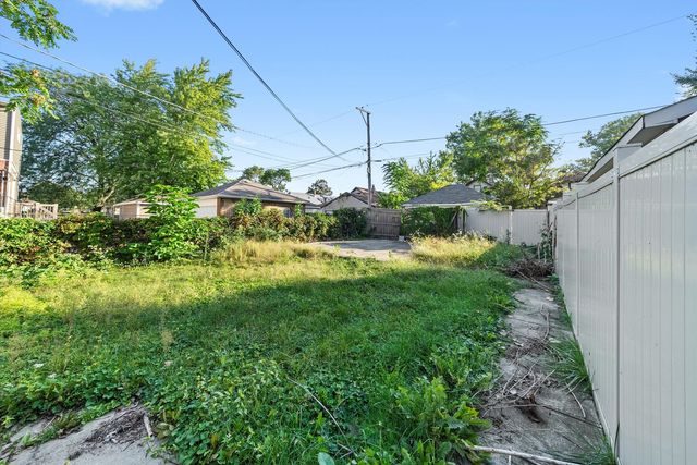 7643 S Paxton Avenue, Chicago, IL 60649