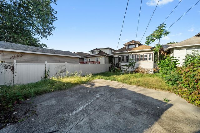 7643 S Paxton Avenue, Chicago, IL 60649