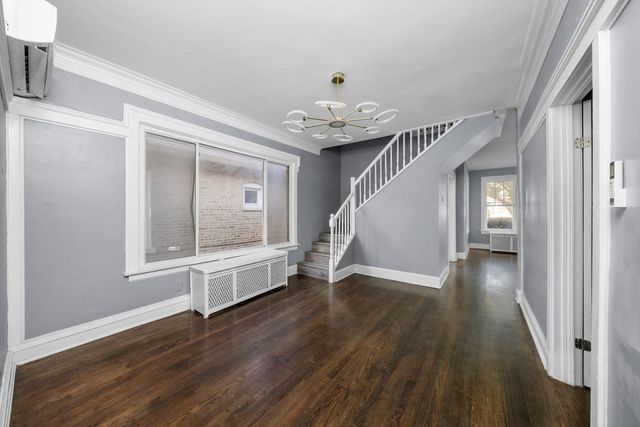 7643 S Paxton Avenue, Chicago, IL 60649