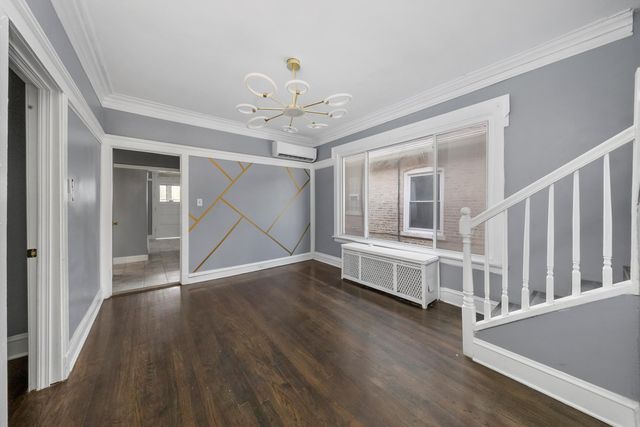 7643 S Paxton Avenue, Chicago, IL 60649