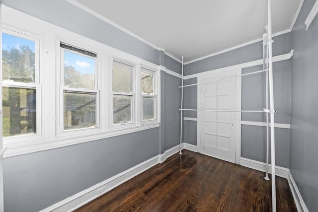 7643 S Paxton Avenue, Chicago, IL 60649