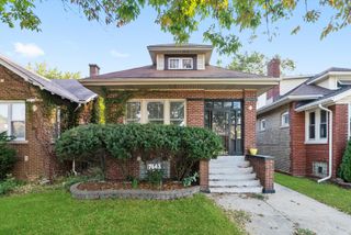 7643 S Paxton Avenue, Chicago, IL 60649
