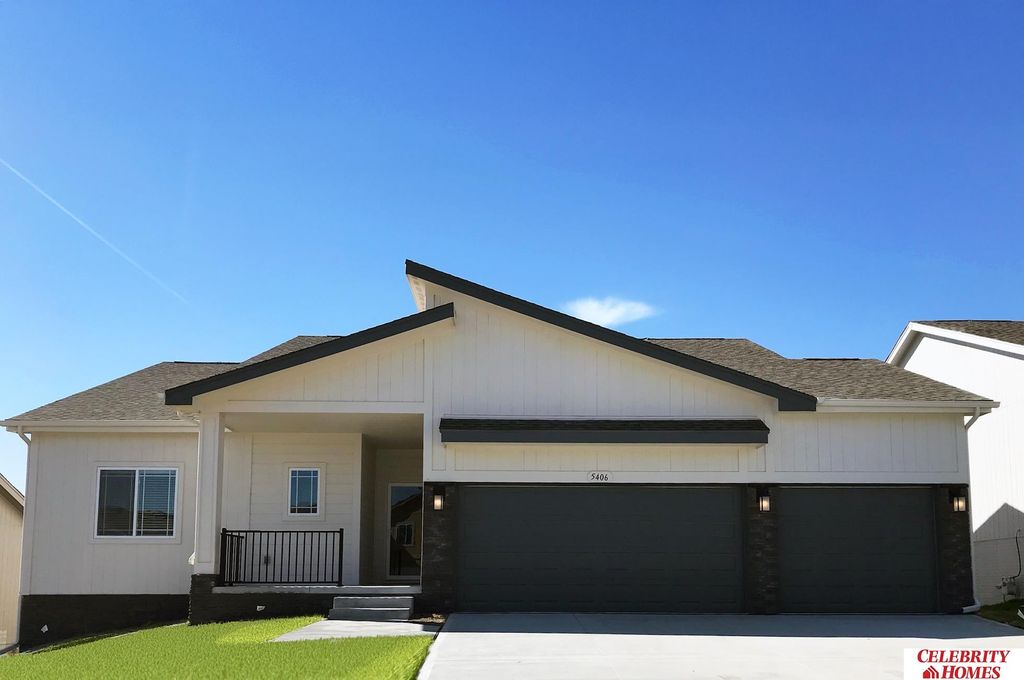 19813 Greenleaf Street, Gretna, NE 68028