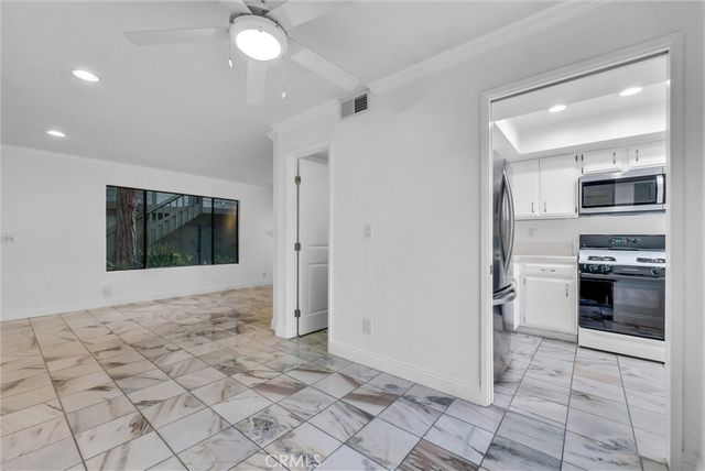 229 W Wilson Street 10, Costa Mesa, CA 92627