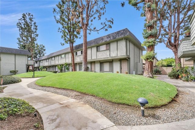 229 W Wilson Street 10, Costa Mesa, CA 92627