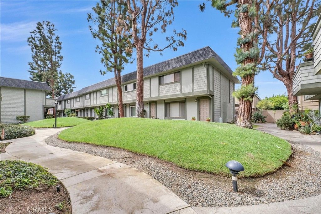 229 W Wilson Street 10, Costa Mesa, CA 92627 — photo 2
