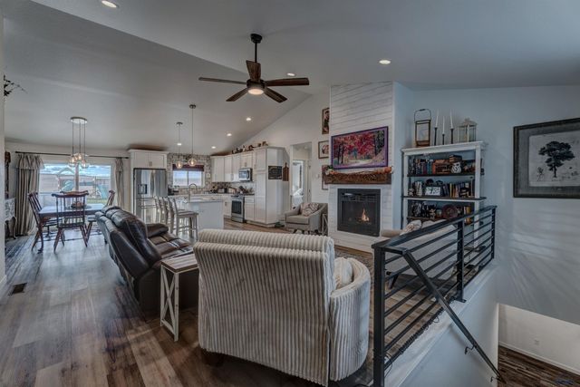 22933 GATEWAY DR, Box Elder, SD 57719