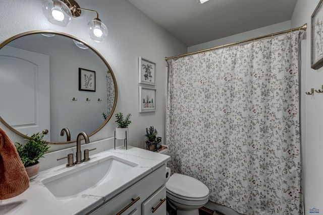 22933 GATEWAY DR, Box Elder, SD 57719