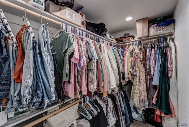 22933 GATEWAY DR, Box Elder, SD 57719