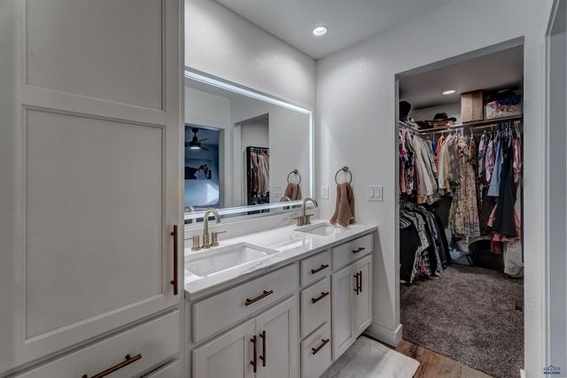 22933 GATEWAY DR, Box Elder, SD 57719