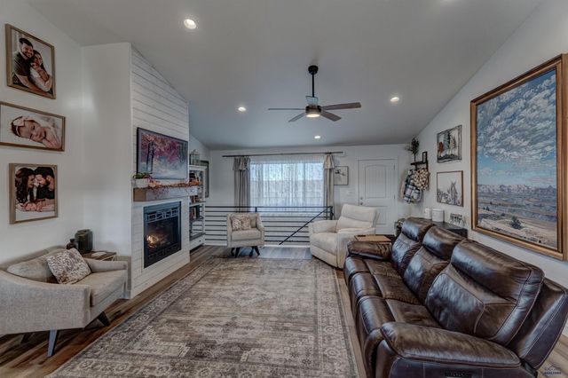 22933 GATEWAY DR, Box Elder, SD 57719