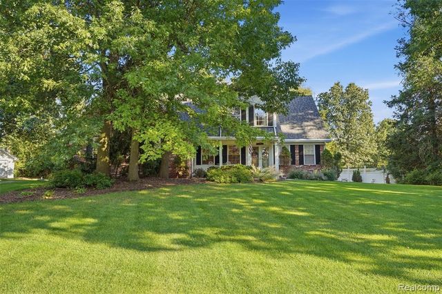 4909 Yax Pointe Drive, Howell, MI 48843