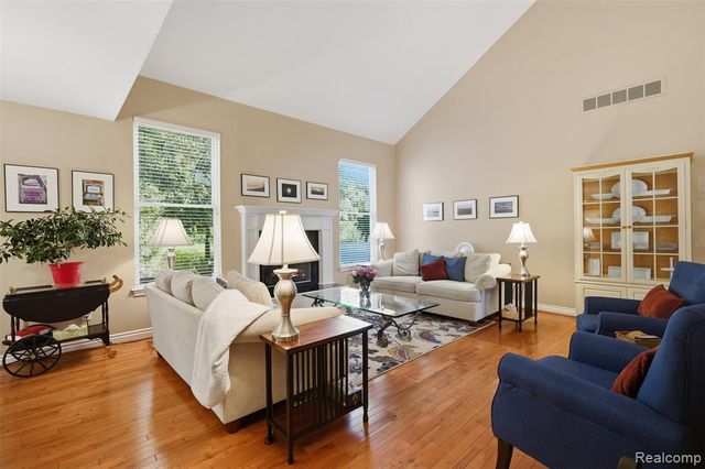 4909 Yax Pointe Drive, Howell, MI 48843