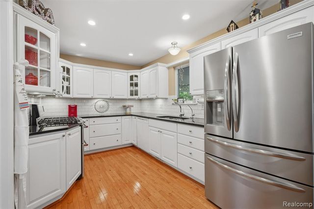 4909 Yax Pointe Drive, Howell, MI 48843