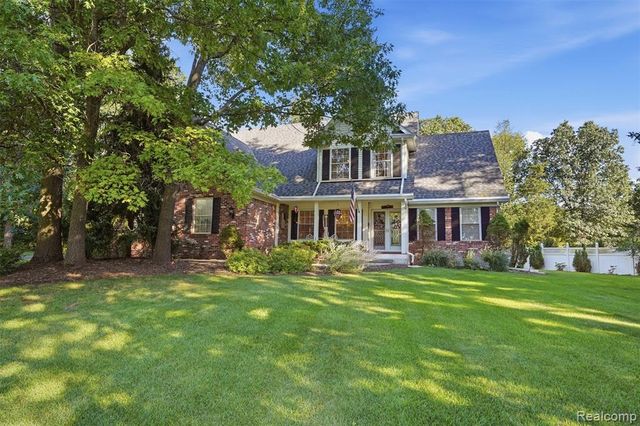 4909 Yax Pointe Drive, Howell, MI 48843
