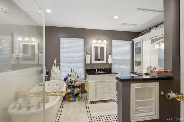 4909 Yax Pointe Drive, Howell, MI 48843