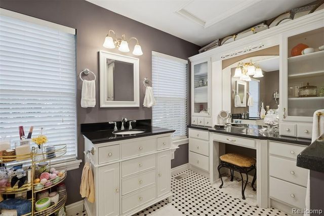 4909 Yax Pointe Drive, Howell, MI 48843