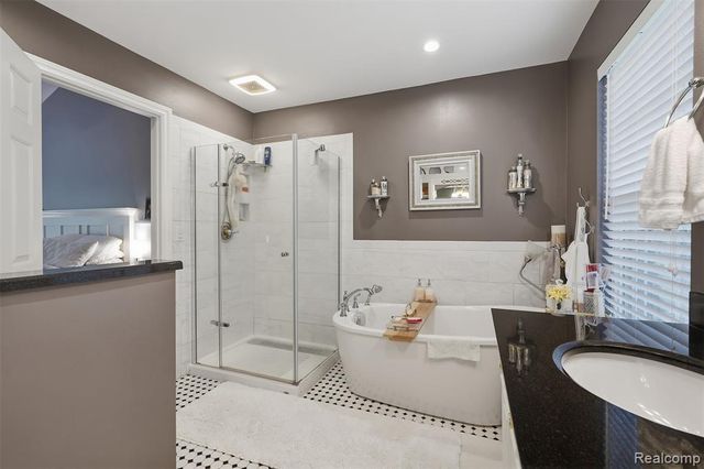 4909 Yax Pointe Drive, Howell, MI 48843