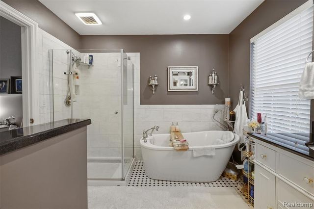 4909 Yax Pointe Drive, Howell, MI 48843