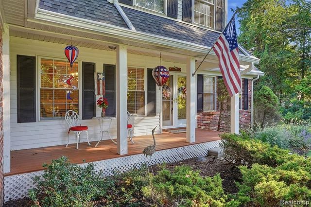 4909 Yax Pointe Drive, Howell, MI 48843