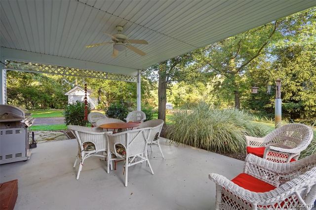 4909 Yax Pointe Drive, Howell, MI 48843