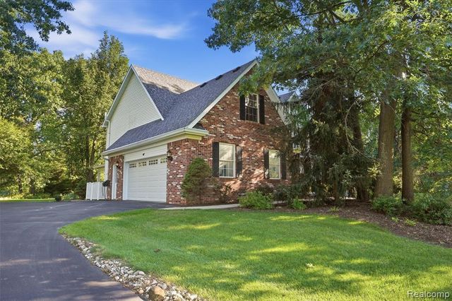 4909 Yax Pointe Drive, Howell, MI 48843