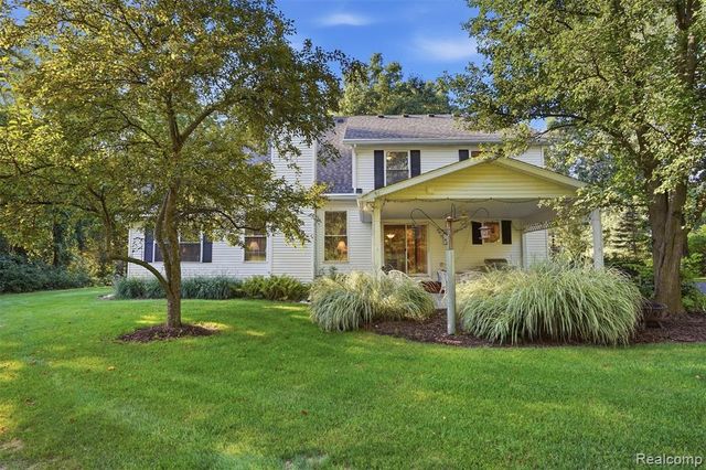 4909 Yax Pointe Drive, Howell, MI 48843