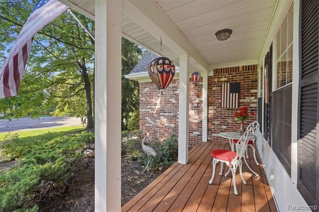 4909 Yax Pointe Drive, Howell, MI 48843