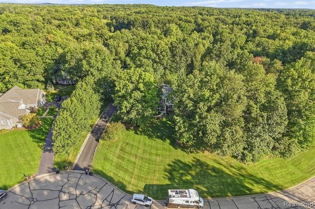 4909 Yax Pointe Drive, Howell, MI 48843