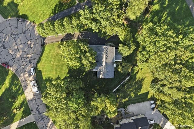 4909 Yax Pointe Drive, Howell, MI 48843