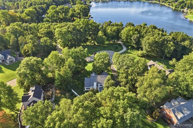 4909 Yax Pointe Drive, Howell, MI 48843