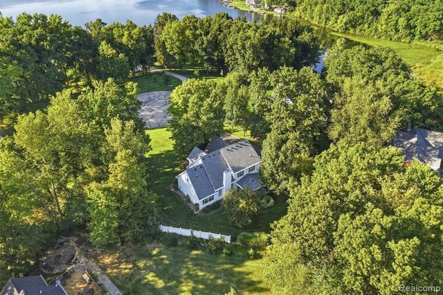 4909 Yax Pointe Drive, Howell, MI 48843