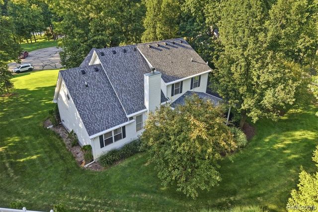4909 Yax Pointe Drive, Howell, MI 48843