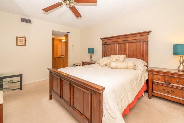 4000 NW 44th Avenue 208, Lauderdale Lakes, FL 33319