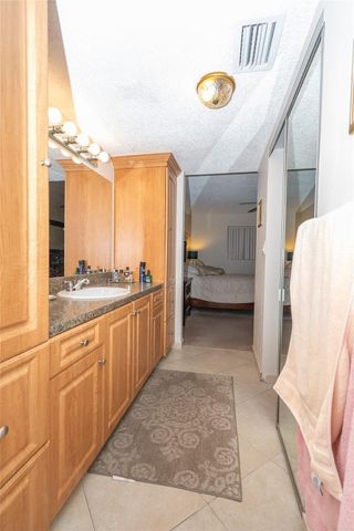 4000 NW 44th Avenue 208, Lauderdale Lakes, FL 33319