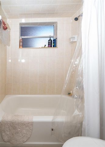 4000 NW 44th Avenue 208, Lauderdale Lakes, FL 33319