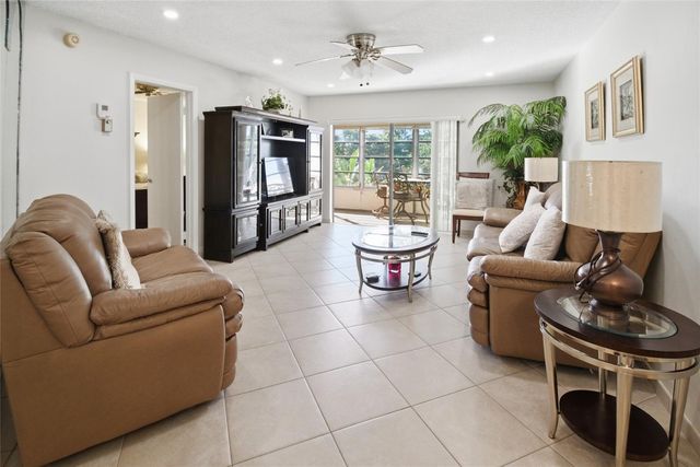 4000 NW 44th Avenue 208, Lauderdale Lakes, FL 33319