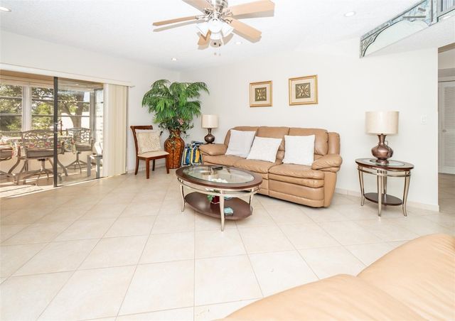 4000 NW 44th Avenue 208, Lauderdale Lakes, FL 33319