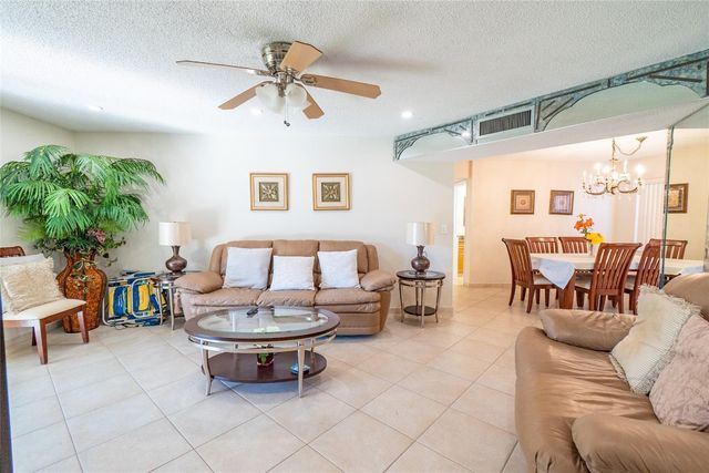 4000 NW 44th Avenue 208, Lauderdale Lakes, FL 33319