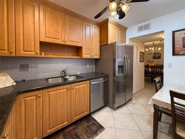 4000 NW 44th Avenue 208, Lauderdale Lakes, FL 33319