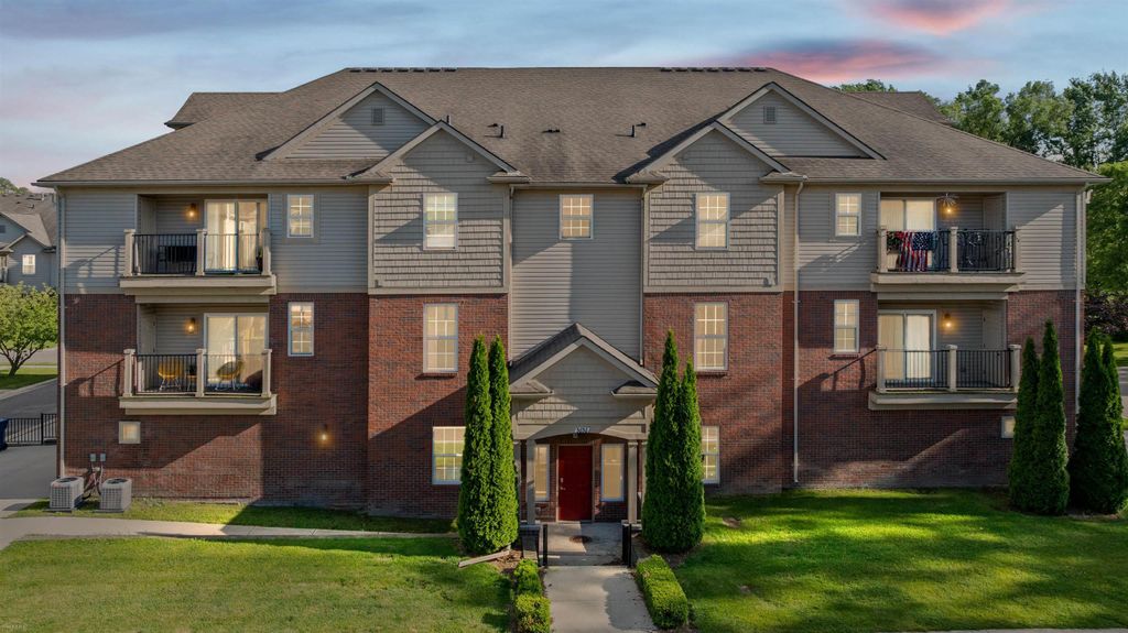 5656 Flagstaff Pines Drive, Shelby Twp, MI 48317