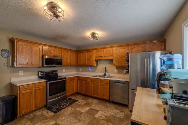 1735 Hazelwood Rd, Clarksville, TN 37042