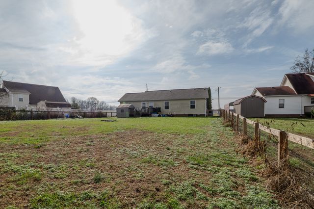 1735 Hazelwood Rd, Clarksville, TN 37042