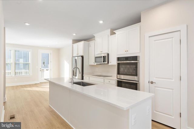 8796 NOETHER ST, Manassas, VA 20109