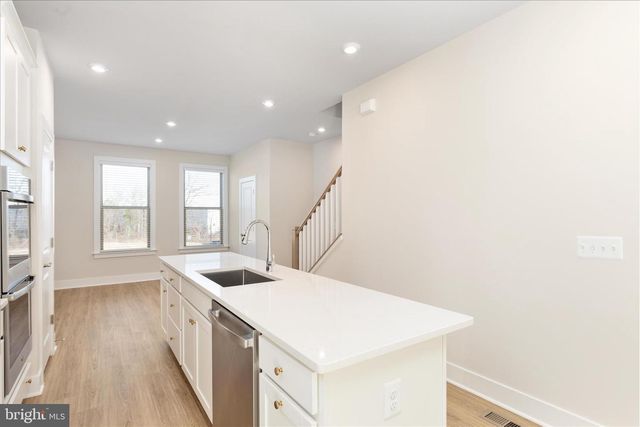 8796 NOETHER ST, Manassas, VA 20109