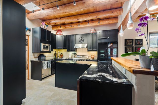 690 La Viveza Court, Santa Fe, NM 87501