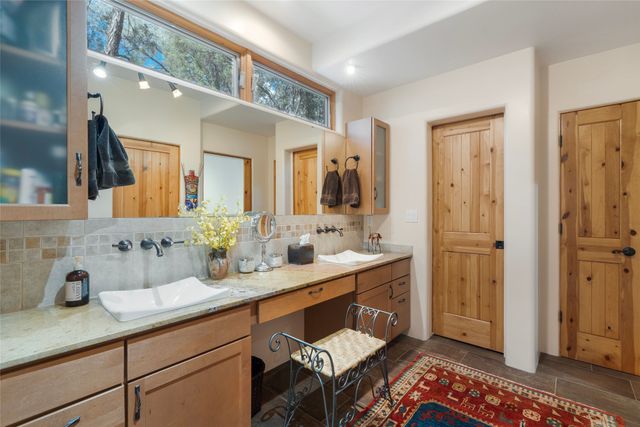 690 La Viveza Court, Santa Fe, NM 87501