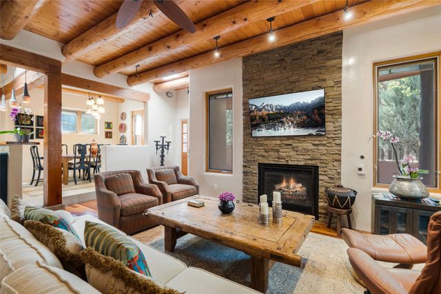 690 La Viveza Court, Santa Fe, NM 87501